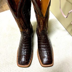 Ariat Chocolate Caiman boots never worn. 10.5 EE